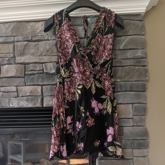 Flower Summer Dress with Lace Detail - size S - Picture 1 of 7